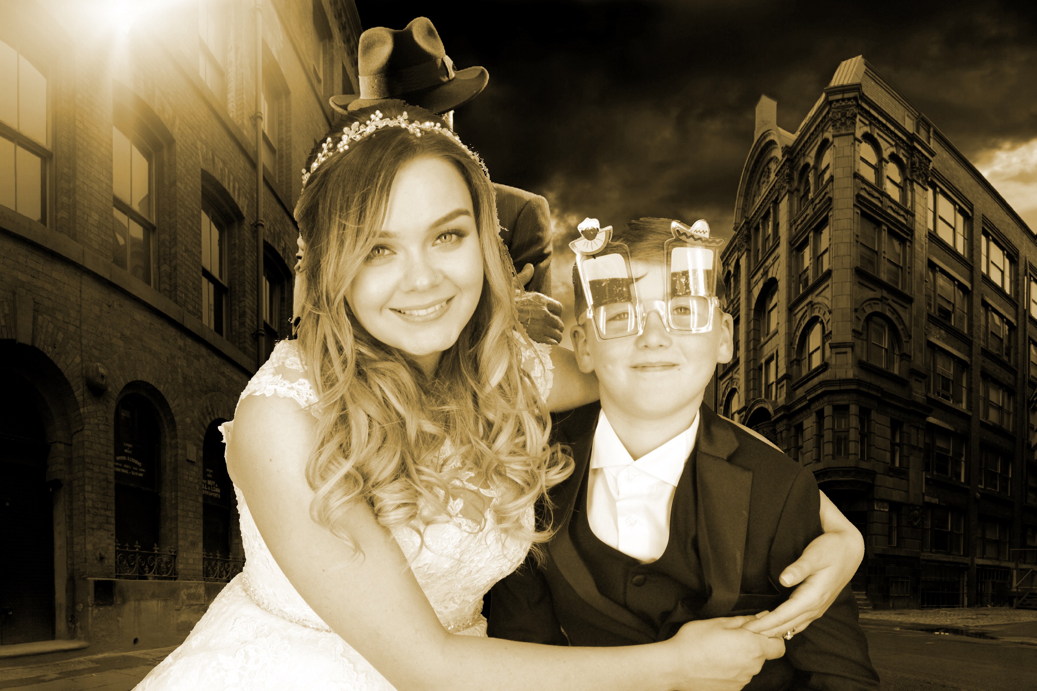 Mr & Mrs Hillier | View more photos from the event at gallery.myphotoboothexperience.co.uk/u/MyPhotoBoothExperienceLtd/Mr-Mrs-Hillier